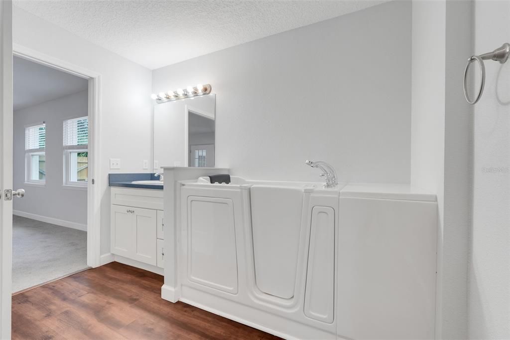 En Venta: $575,000 (5 camas, 3 baños, 2609 Pies cuadrados)