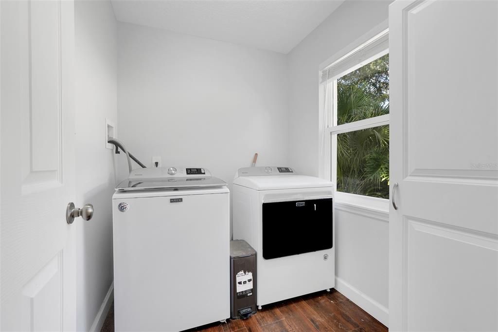 En Venta: $575,000 (5 camas, 3 baños, 2609 Pies cuadrados)