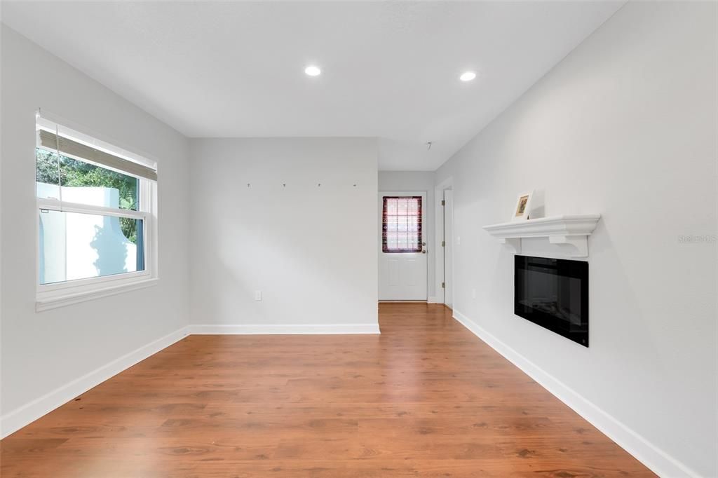 En Venta: $575,000 (5 camas, 3 baños, 2609 Pies cuadrados)