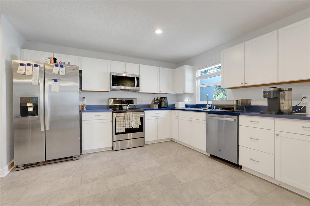 En Venta: $575,000 (5 camas, 3 baños, 2609 Pies cuadrados)