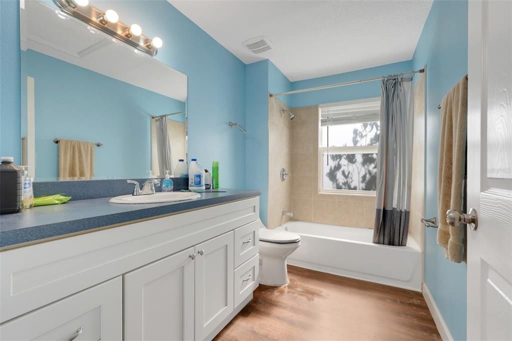 En Venta: $575,000 (5 camas, 3 baños, 2609 Pies cuadrados)