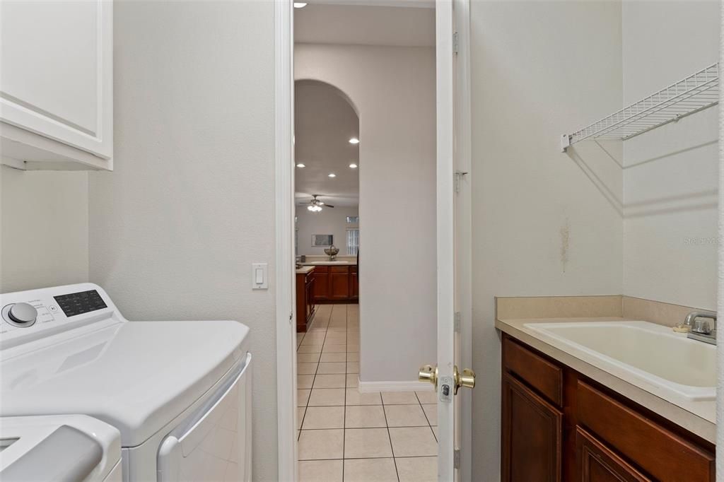 Activo con contrato: $2,995 (4 camas, 3 baños, 2278 Pies cuadrados)