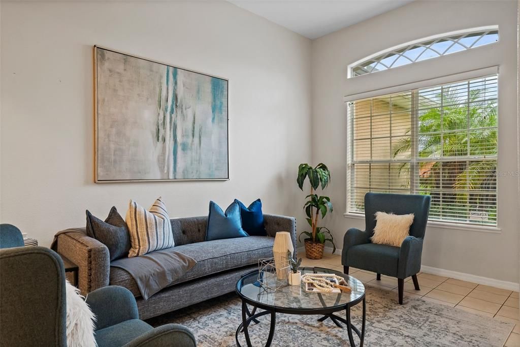 Activo con contrato: $2,995 (4 camas, 3 baños, 2278 Pies cuadrados)