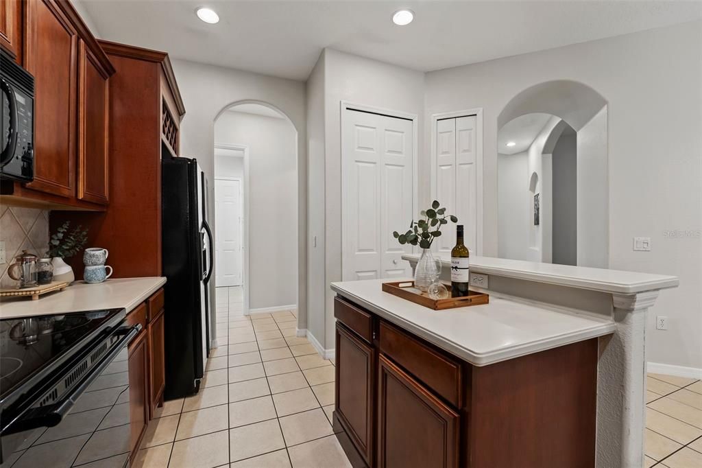 Activo con contrato: $2,995 (4 camas, 3 baños, 2278 Pies cuadrados)