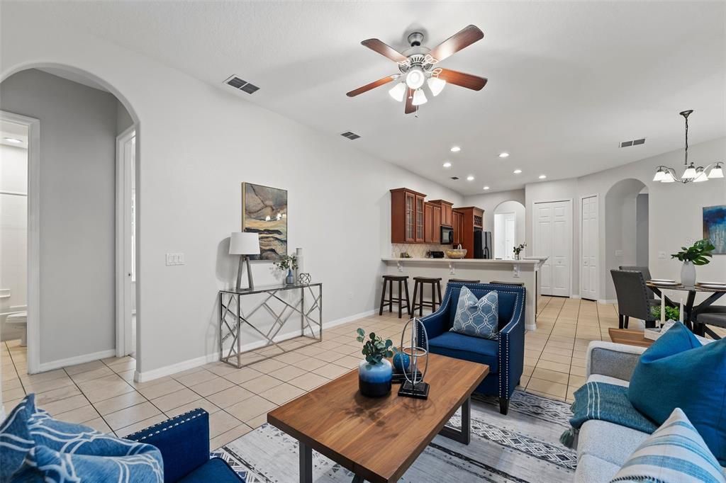 Activo con contrato: $2,995 (4 camas, 3 baños, 2278 Pies cuadrados)