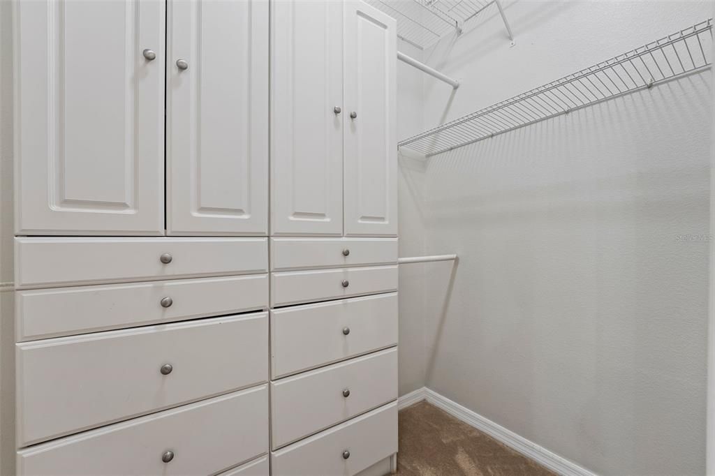 Activo con contrato: $2,995 (4 camas, 3 baños, 2278 Pies cuadrados)