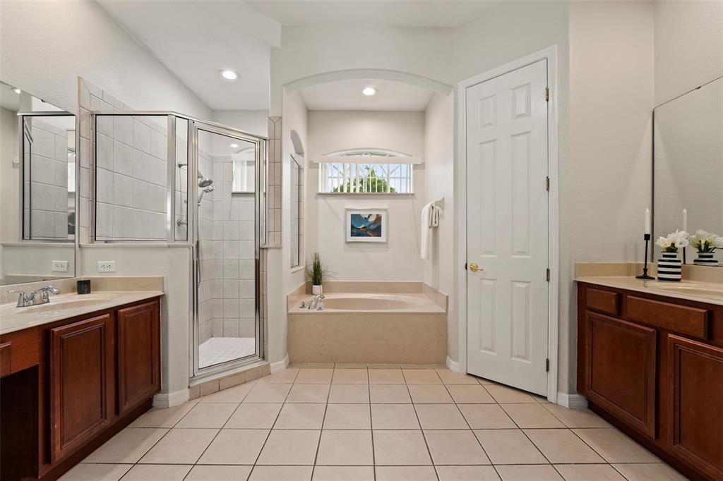 Activo con contrato: $2,995 (4 camas, 3 baños, 2278 Pies cuadrados)