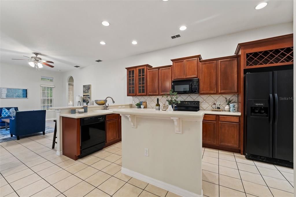 Activo con contrato: $2,995 (4 camas, 3 baños, 2278 Pies cuadrados)