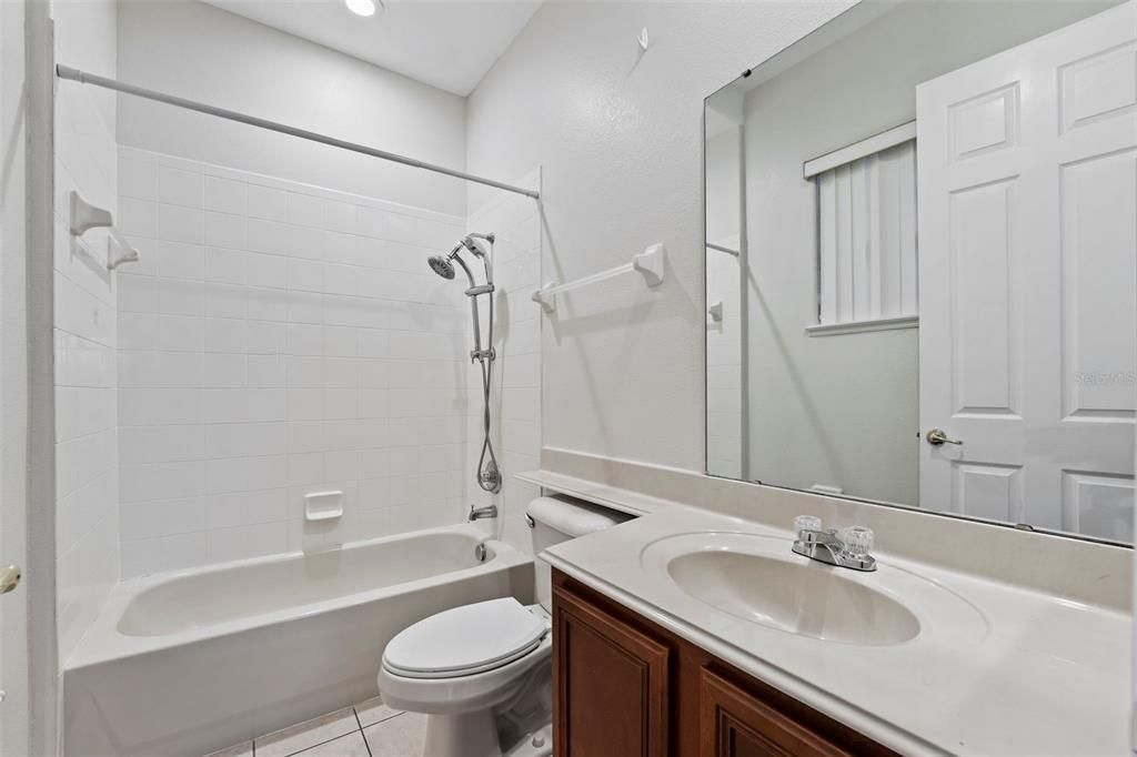 Activo con contrato: $2,995 (4 camas, 3 baños, 2278 Pies cuadrados)