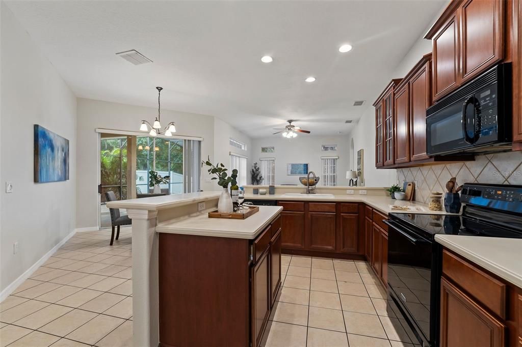 Activo con contrato: $2,995 (4 camas, 3 baños, 2278 Pies cuadrados)