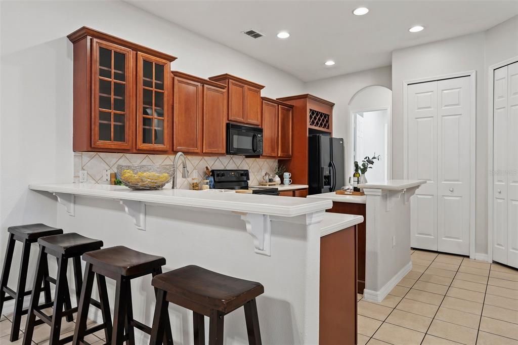 Activo con contrato: $2,995 (4 camas, 3 baños, 2278 Pies cuadrados)