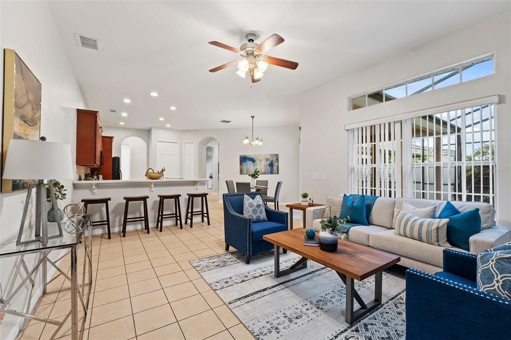 Activo con contrato: $2,995 (4 camas, 3 baños, 2278 Pies cuadrados)