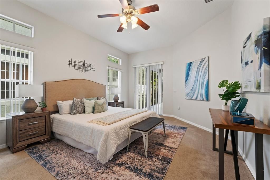 Activo con contrato: $2,995 (4 camas, 3 baños, 2278 Pies cuadrados)