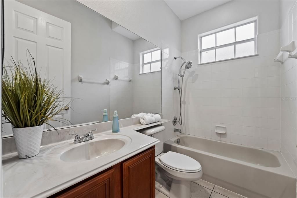 Activo con contrato: $2,995 (4 camas, 3 baños, 2278 Pies cuadrados)