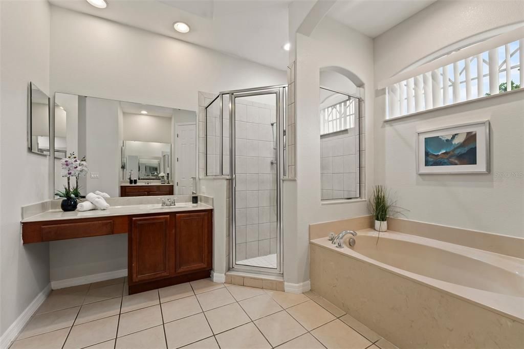 Activo con contrato: $2,995 (4 camas, 3 baños, 2278 Pies cuadrados)