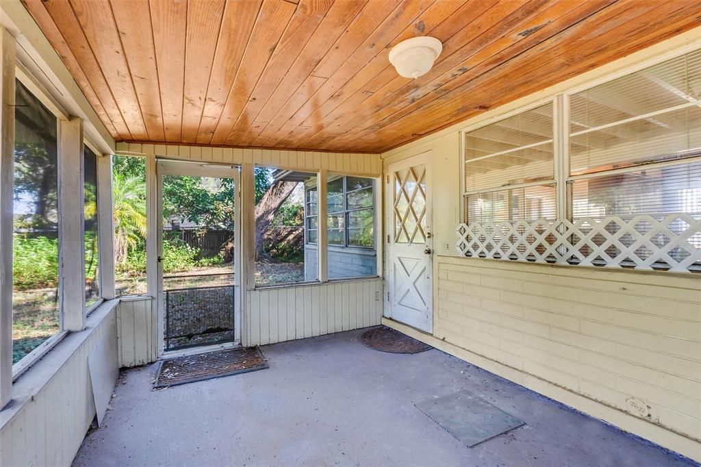 合同活跃: $450,000 (3 贝兹, 1 浴室, 1416 平方英尺)