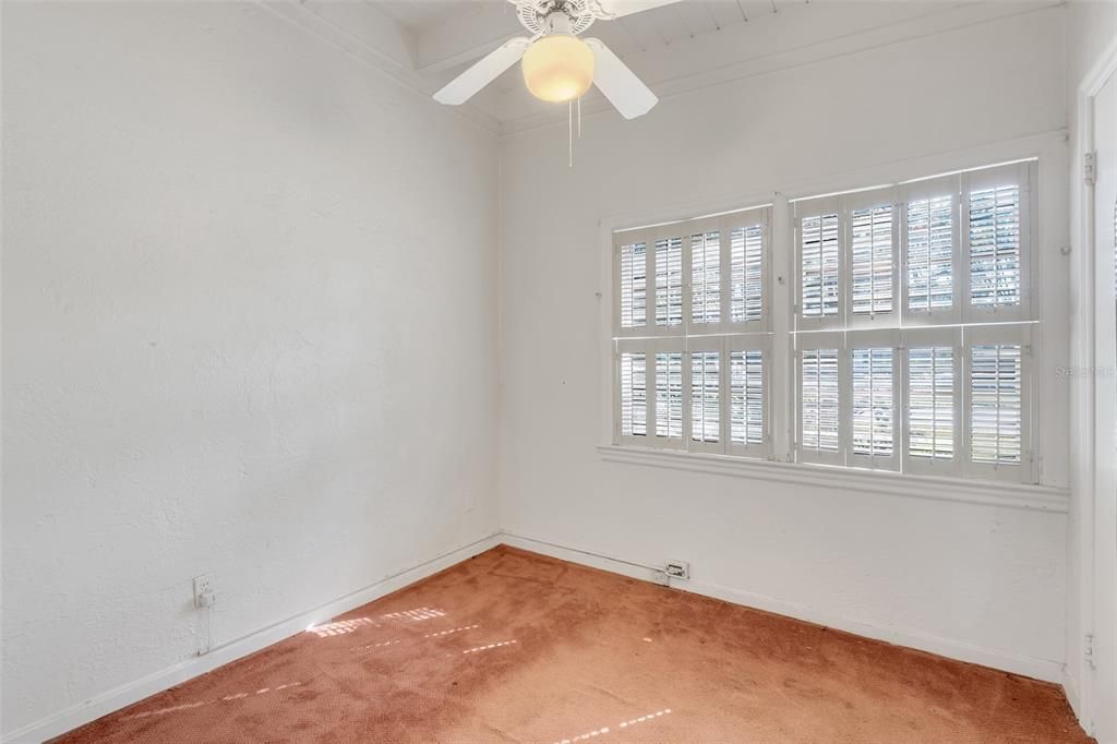 合同活跃: $450,000 (3 贝兹, 1 浴室, 1416 平方英尺)