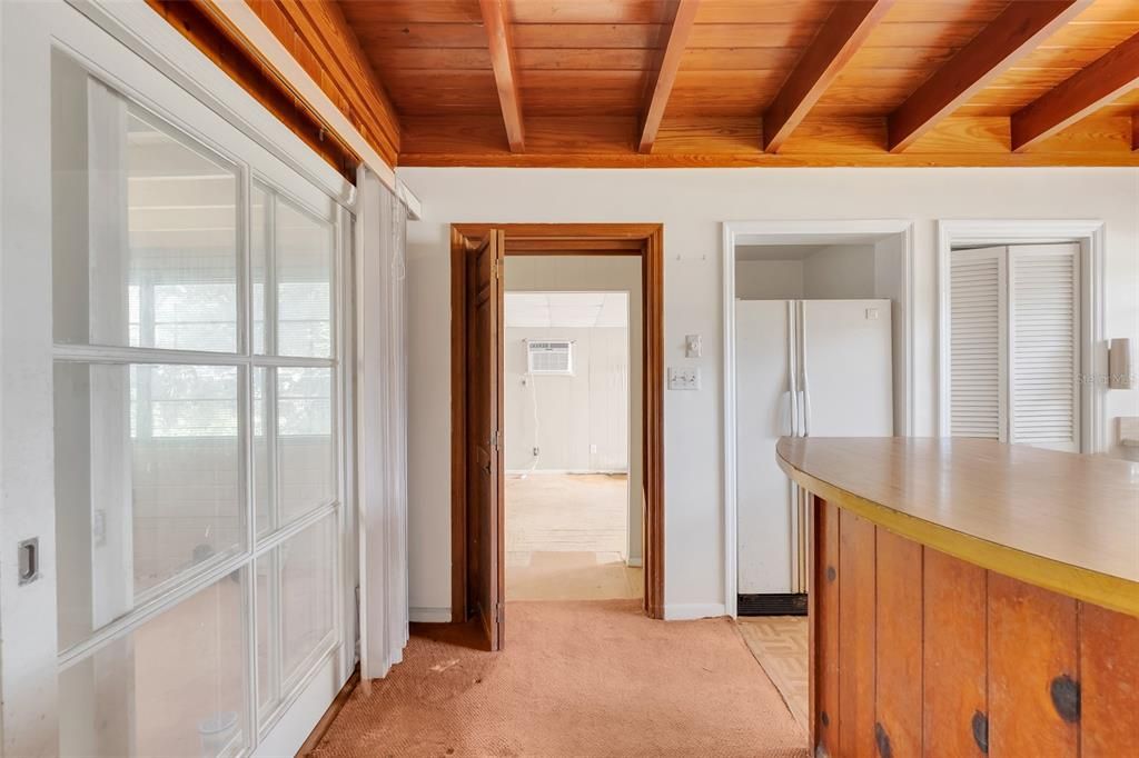 合同活跃: $450,000 (3 贝兹, 1 浴室, 1416 平方英尺)