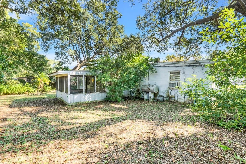 合同活跃: $450,000 (3 贝兹, 1 浴室, 1416 平方英尺)