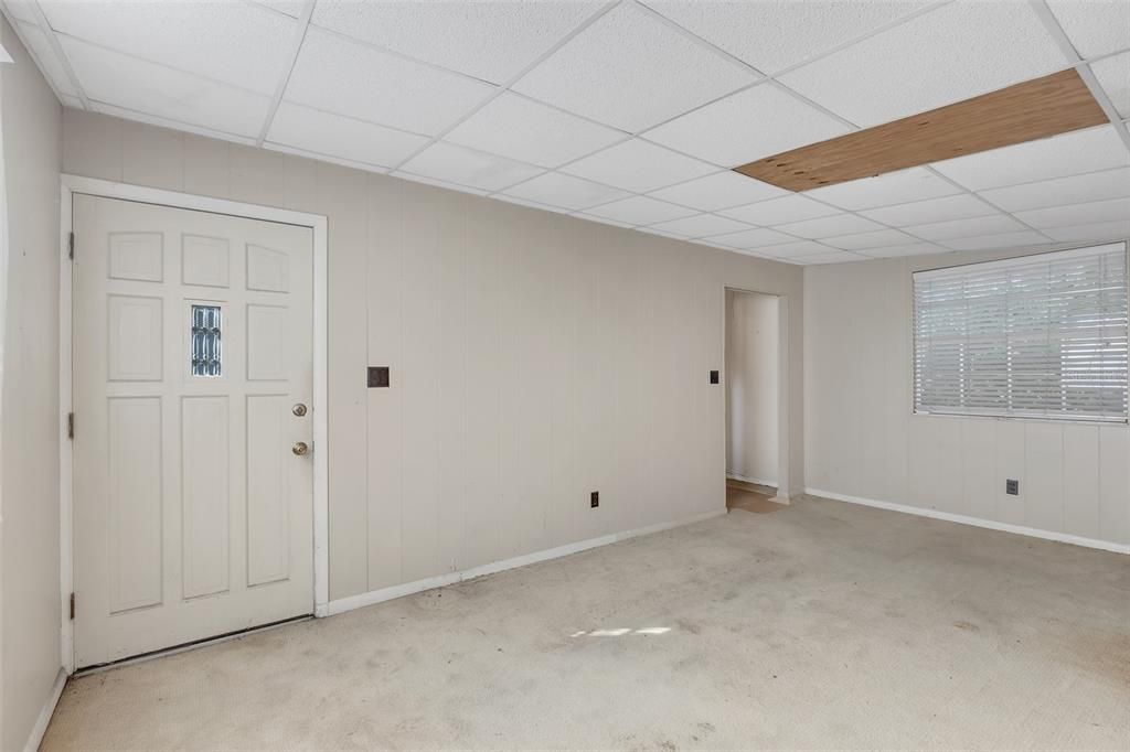 合同活跃: $450,000 (3 贝兹, 1 浴室, 1416 平方英尺)