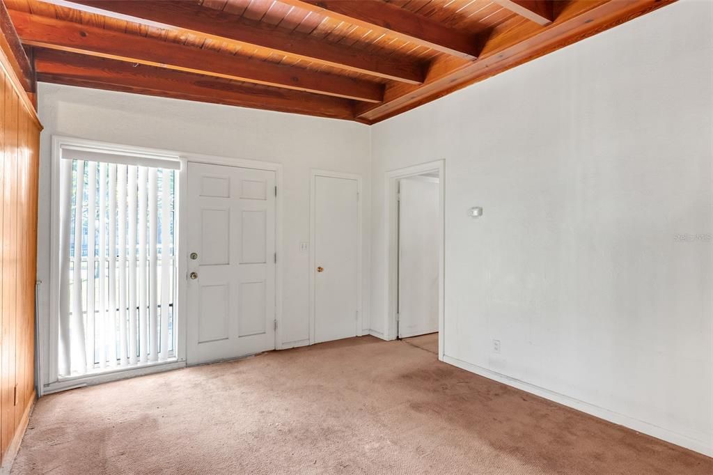 合同活跃: $450,000 (3 贝兹, 1 浴室, 1416 平方英尺)