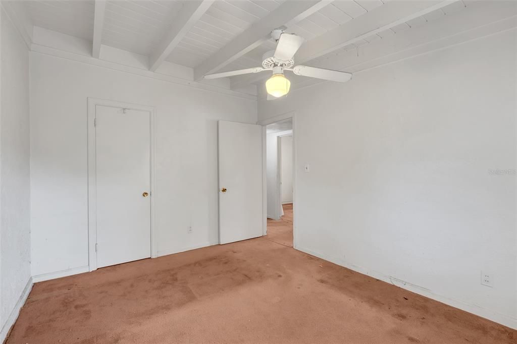 合同活跃: $450,000 (3 贝兹, 1 浴室, 1416 平方英尺)