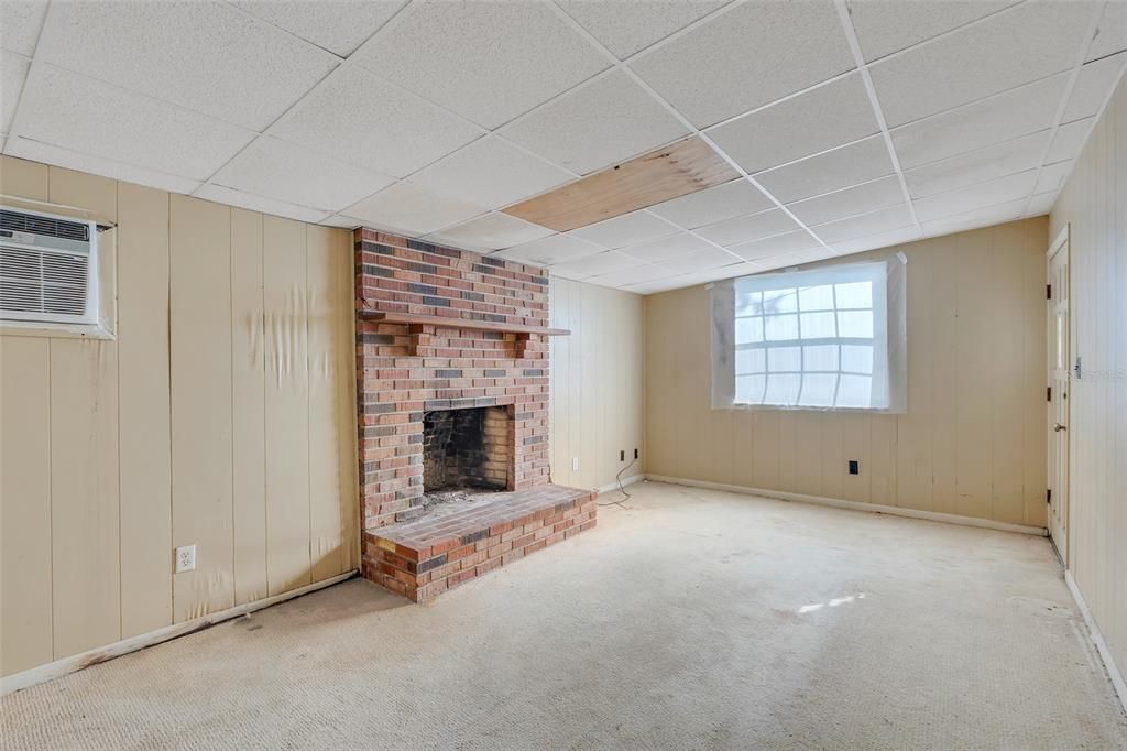 合同活跃: $450,000 (3 贝兹, 1 浴室, 1416 平方英尺)