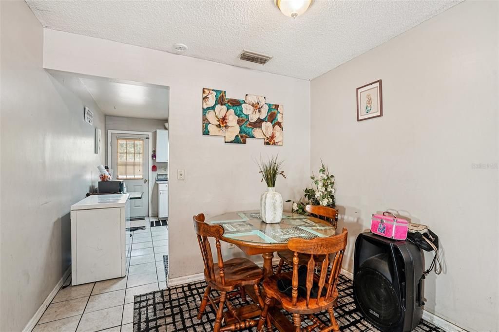 En Venta: $344,900 (4 camas, 0 baños, 1925 Pies cuadrados)