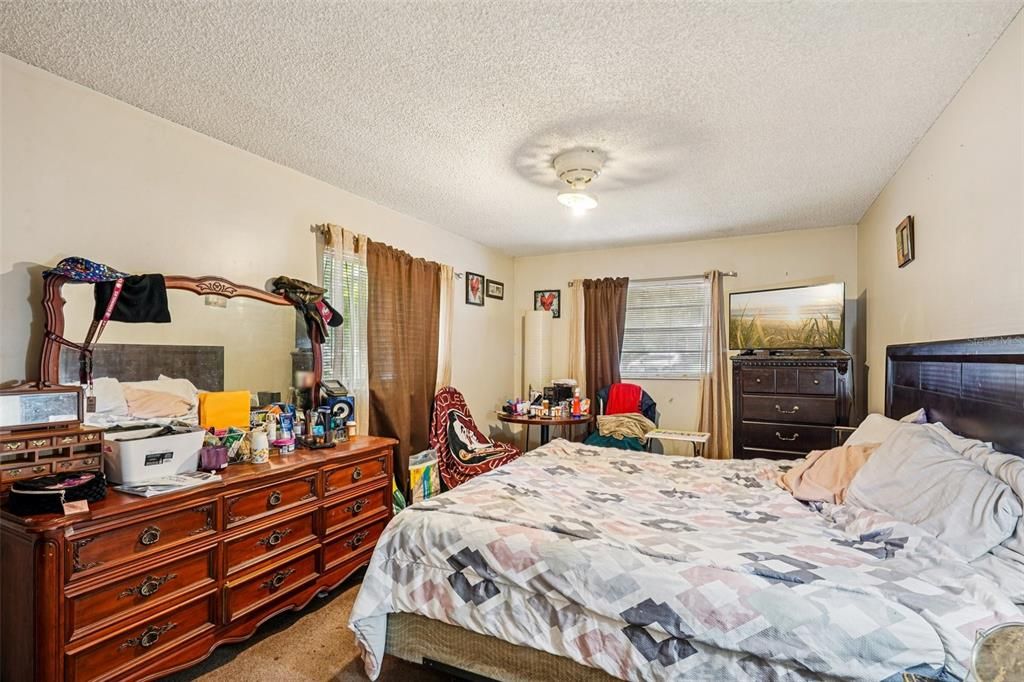 En Venta: $344,900 (4 camas, 0 baños, 1925 Pies cuadrados)