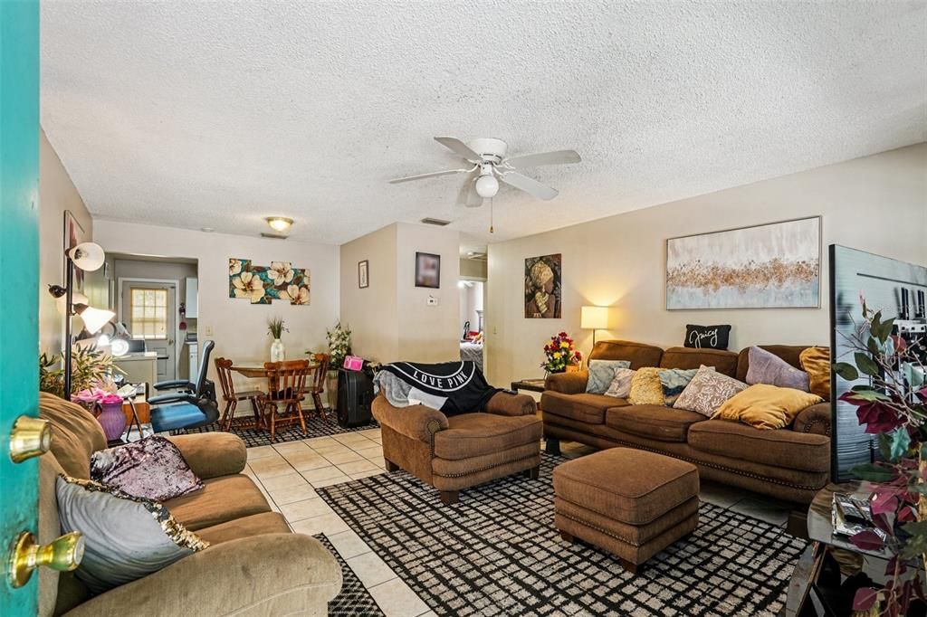 En Venta: $344,900 (4 camas, 0 baños, 1925 Pies cuadrados)