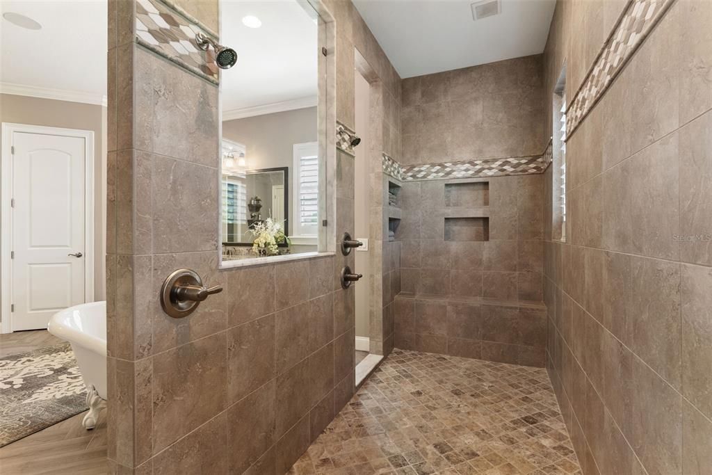 En Venta: $2,495,000 (6 camas, 5 baños, 5872 Pies cuadrados)