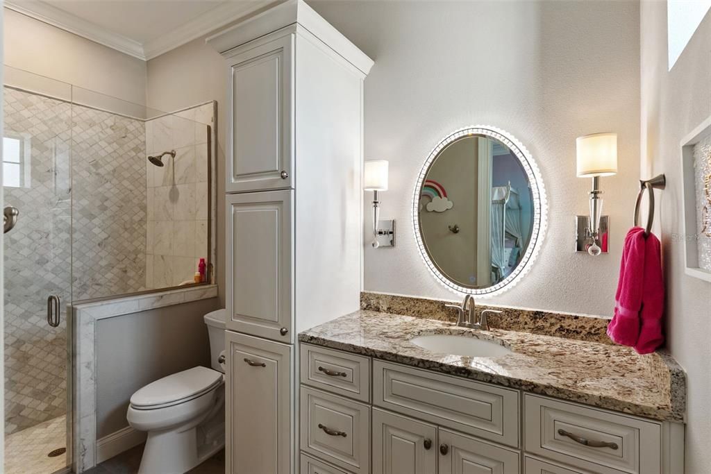 En Venta: $2,495,000 (6 camas, 5 baños, 5872 Pies cuadrados)