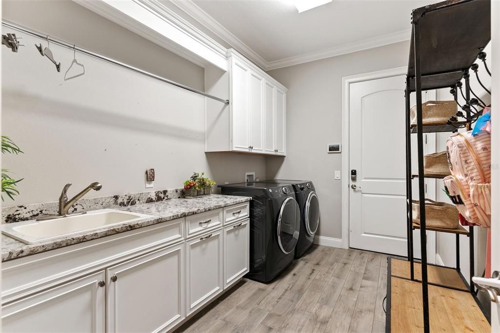 En Venta: $2,495,000 (6 camas, 5 baños, 5872 Pies cuadrados)