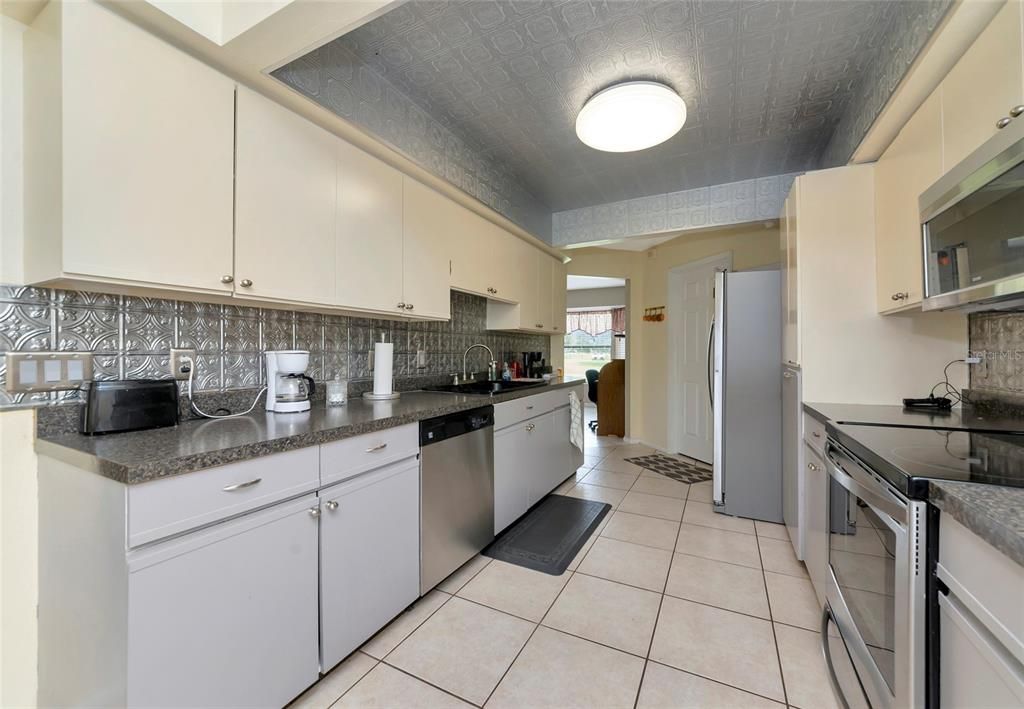 Active With Contract: $799,000 (3 beds, 2 baths, 1660 Square Feet)