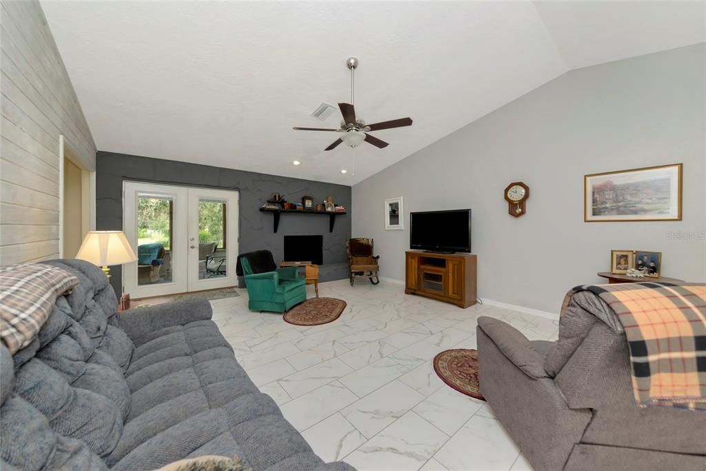 Active With Contract: $799,000 (3 beds, 2 baths, 1660 Square Feet)