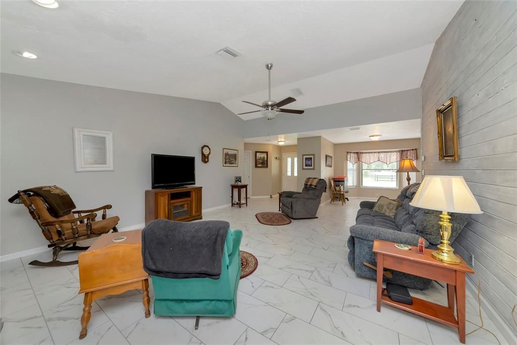 Active With Contract: $799,000 (3 beds, 2 baths, 1660 Square Feet)