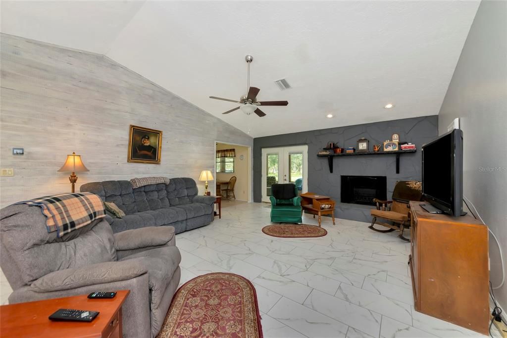 Active With Contract: $799,000 (3 beds, 2 baths, 1660 Square Feet)