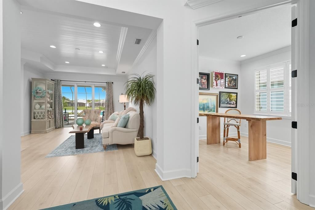 En Venta: $895,000 (3 camas, 3 baños, 2542 Pies cuadrados)