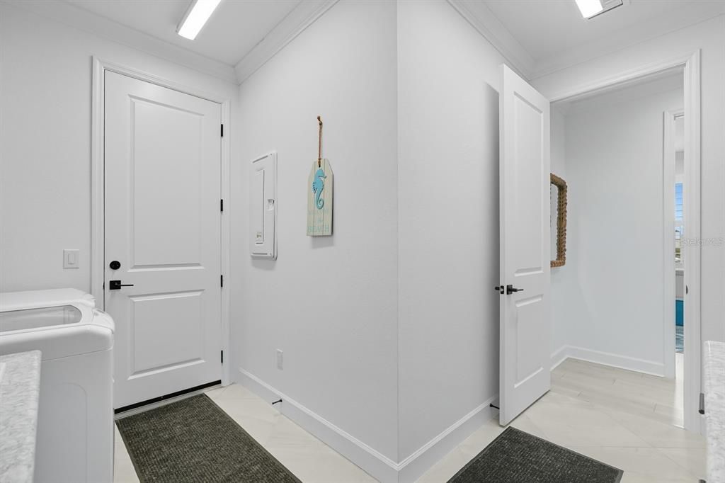 En Venta: $895,000 (3 camas, 3 baños, 2542 Pies cuadrados)