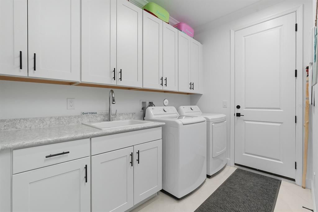 En Venta: $895,000 (3 camas, 3 baños, 2542 Pies cuadrados)