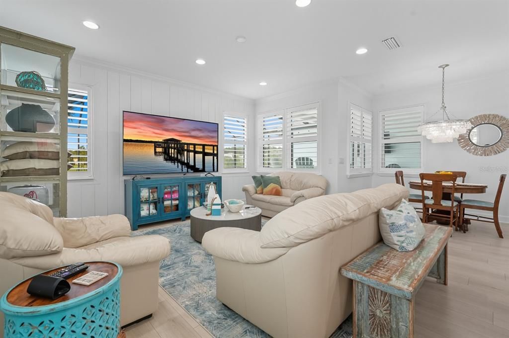 En Venta: $895,000 (3 camas, 3 baños, 2542 Pies cuadrados)