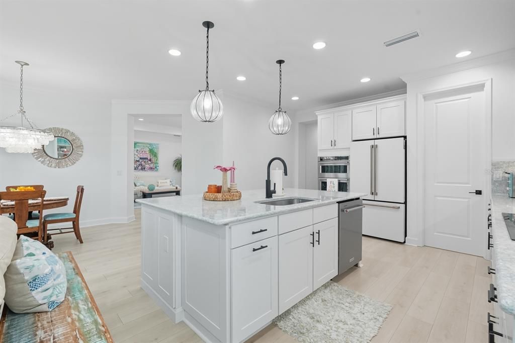 En Venta: $895,000 (3 camas, 3 baños, 2542 Pies cuadrados)