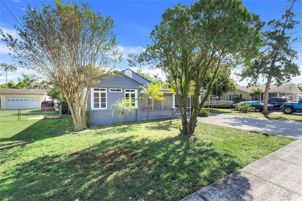 For Sale: $275,000 (2 beds, 1 baths, 1029 Square Feet)