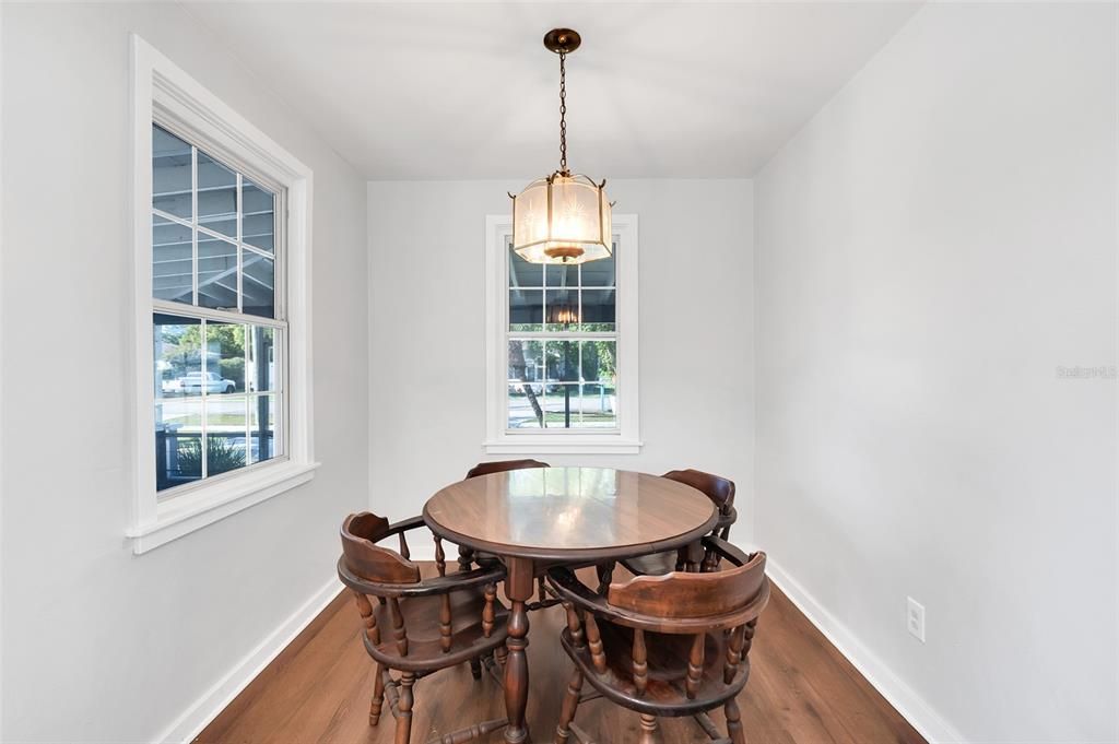 For Sale: $275,000 (2 beds, 1 baths, 1029 Square Feet)