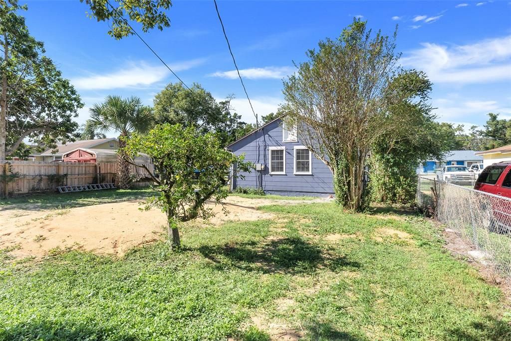 For Sale: $275,000 (2 beds, 1 baths, 1029 Square Feet)