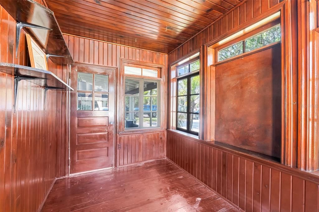 For Sale: $275,000 (2 beds, 1 baths, 1029 Square Feet)