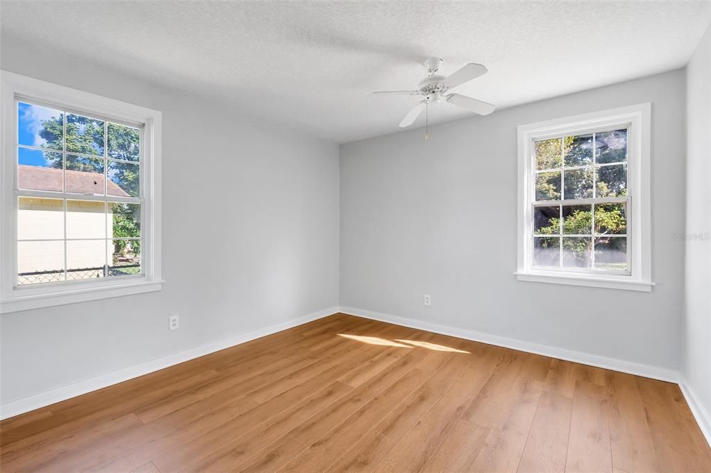 For Sale: $275,000 (2 beds, 1 baths, 1029 Square Feet)