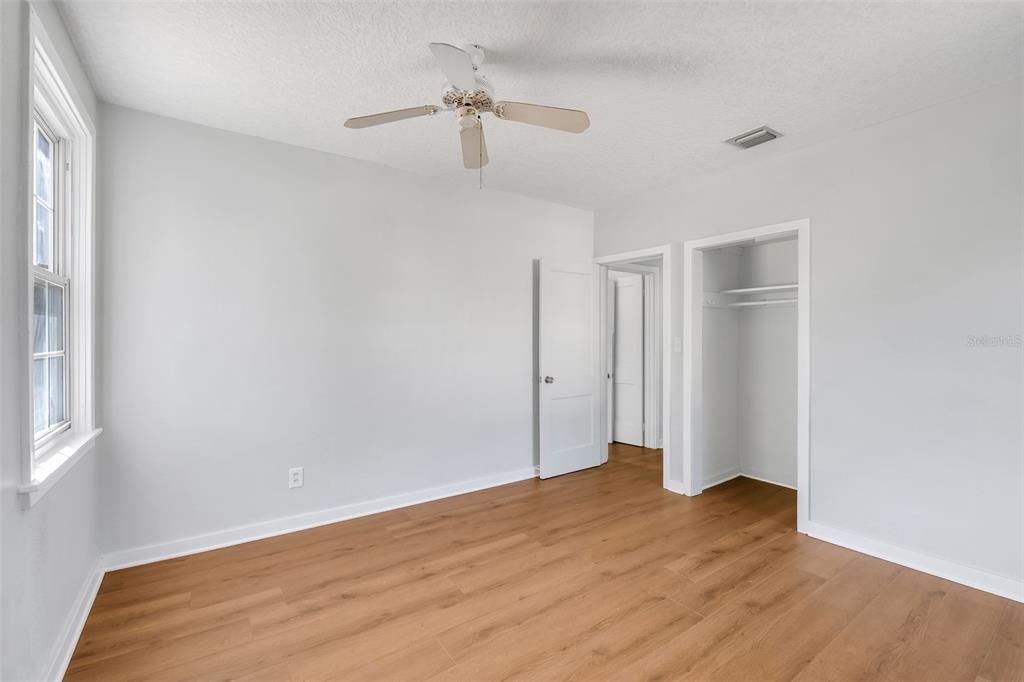 For Sale: $275,000 (2 beds, 1 baths, 1029 Square Feet)