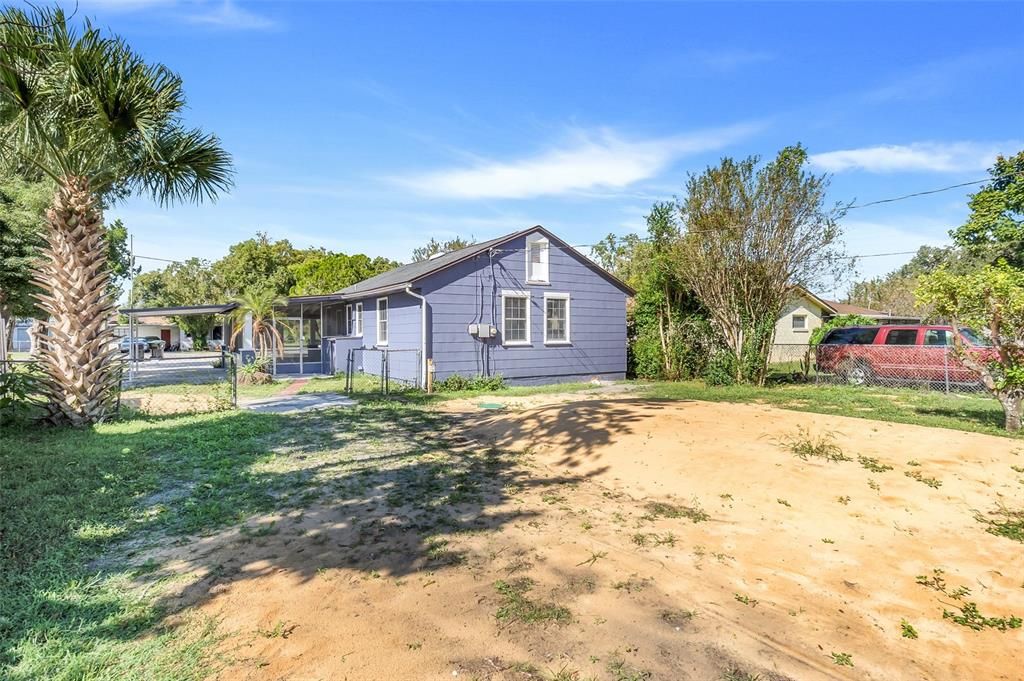 For Sale: $275,000 (2 beds, 1 baths, 1029 Square Feet)