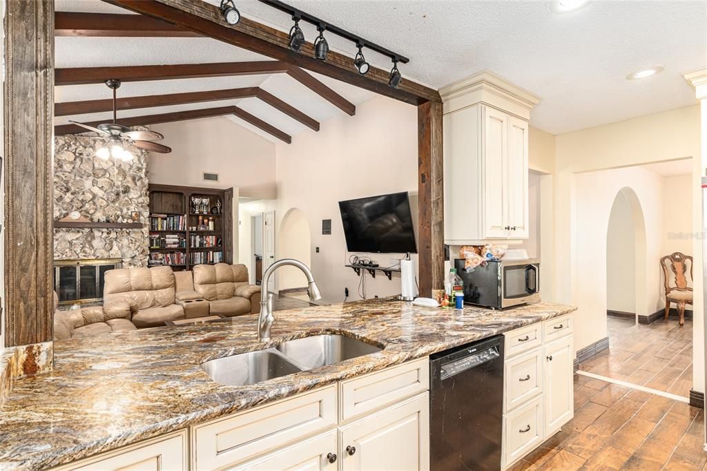 For Sale: $519,900 (4 beds, 3 baths, 2874 Square Feet)